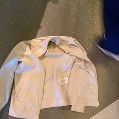 Clothes beige, as reported by Room Mate Bruno using iLost