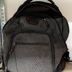 Bolsa Rugzak, segundo informou Qbuzz GD Groningen Peizerweg usando iLost