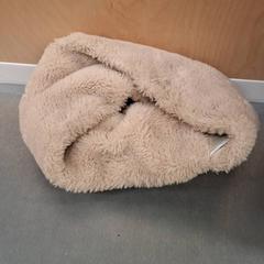 Cachecou Beige rosé, zoals gemeld door IKEA Rouen Tourville-La-Rivière met iLost