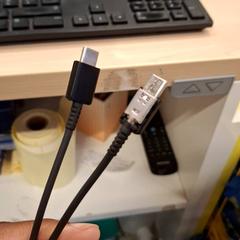 Adapter, amint azt IKEA Marseille La Valentine az iLost segítségével jelentette.