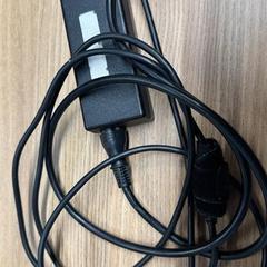 Cargador de laptop black, ha sido reportado por Vrije Universiteit Brussel (VUB) con iLost