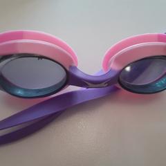 Diverse -Zwembril, a été signalé par Centraal magazijn utilisant iLost