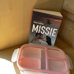 Boeken Boek en roze broodtromm, zoals gemeld door Familie Resort Molenwaard met iLost