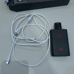 Adaptador, Perfume & Kit de barbear, como reportado por Van der Valk Hotel Schiphol utilizando o iLost