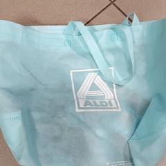 İLost kullanarak Regio Antwerpen - Brussel tarafından bildirildiği gibi Çanta Jutten draagtas