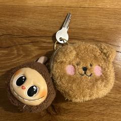 Huissleutel met twee beertjes als sleutellhanger, jak bylo nahlášeno na iLost