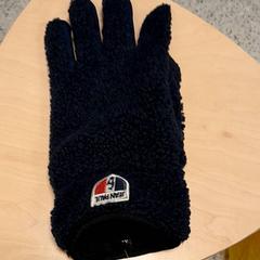 Gloves, as reported by IKEA Furuset using iLost