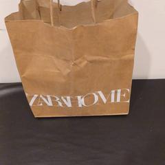 Bolsa papel zara home marron, come riportato da RÍO Shopping - Valladolid utilizzando iLost