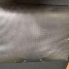 Pochette noire, come riportato da TCL utilizzando iLost