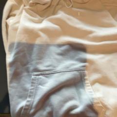 후드티 White, iLost를 사용하여 MEININGER Hotel Leipzig Hauptbahnhof에 보고됨