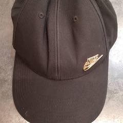 Bejzbalová čiapka, ako bolo nahlásené Rotterdam The Hague Airport pomocou iLost