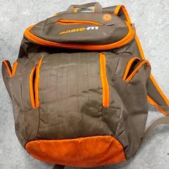 Ryggsäck grijs/oranje, rapporterat av Centraal magazijn med iLost