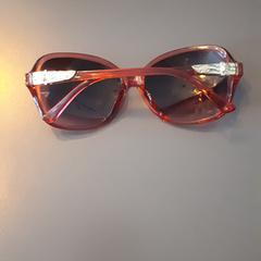 zonnebril, zoals gemeld door Transdev Gooi en Vechtstreek met iLost