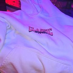 Sweter White hoodie, zgłoszono przez Club Nyx/Exit Café przy użyciu iLost