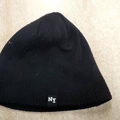 Roupa - Muts zwart, segundo informou Regio Oost-Vlaanderen usando iLost