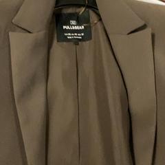 Blázer Brown, ha sido reportado por Van der Valk Hotel Heerlen con iLost