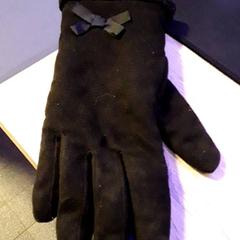 Rukavice, ako bolo nahlásené EBS Tramplein pomocou iLost