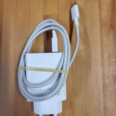 Smartphone charger, as reported by Bolognalaan 101 using iLost