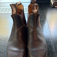 Zapato, ha sido reportado por Hotel V Fizeaustraat con iLost