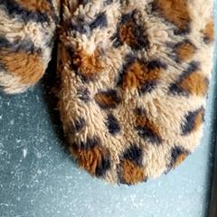 Arropa - handschoenen, gisa salatu by Regio Antwerpen - Brussel iLost erabiliz