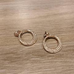 Fülbevaló Goud, amint azt Van der Valk Hotel Vianen az iLost segítségével jelentette.