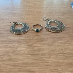 Earring & Ring Gold, Green stone, as reported by MEININGER Hotel Amsterdam Amstel using iLost
