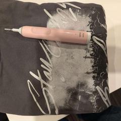 電動歯ブラシ & パーカー がiLostで Inntel Hotels Utrecht Centre によって報告されました