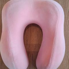 Párna Pink travel pillow, amint azt ibis Styles Rotterdam Ahoy az iLost segítségével jelentette.