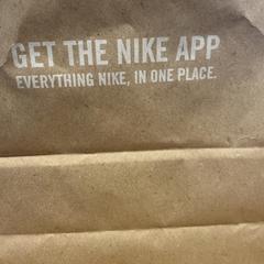 Puchase nike bag, segundo informou Designer Outlet Roermond usando iLost