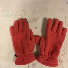 Luvas, segundo informou Artis usando iLost