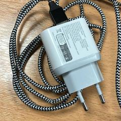 Adaptador, segundo informou Sheraton Brussels Airport Hotel usando iLost