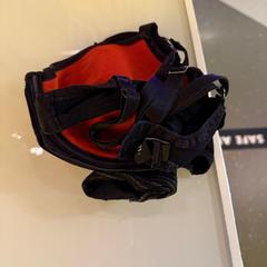 BH BLACK AND RED, zoals gemeld door Room Mate Bruno met iLost