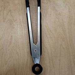 Pince en caoutchouc et métal, gemeldet von IKEA Lyon Grand Parilly über iLost