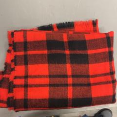 Xala Rode, geruite sjaal, gisa salatu by IKEA Eindhoven iLost erabiliz