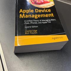 Boek Zwart Apple Device Management, zoals gemeld door Pathé Amsterdam Noord met iLost