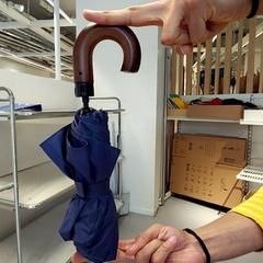 Aquecedor de corpo Bleue, poignee marron, como reportado por IKEA Paris - Rivoli utilizando o iLost
