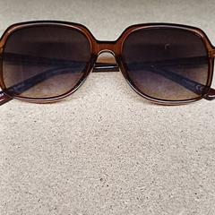 Gafas de sol, ha sido reportado por Qbuzz GD Groningen Peizerweg con iLost