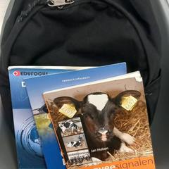 Rugzak met boeken en laptop, segundo informou Pouw Vervoer usando iLost