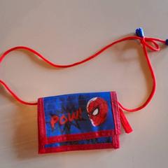 Táska Spiderman, amint azt Familiepark Drievliet az iLost segítségével jelentette.