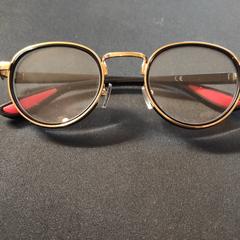 Bril op sterkte, iLost에 보고됨