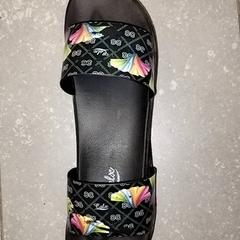 Sandals, as reported by Ziekenhuis Oost-Limburg using iLost