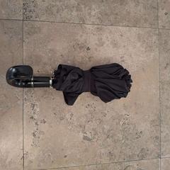 傘 zwart がiLostで Regio West-Vlaanderen によって報告されました