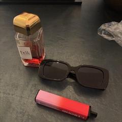 Parfum, Vape & Slnečné okuliare, ako bolo nahlásené Van der Valk Hotel Assen pomocou iLost