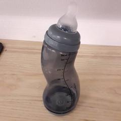 Garrafa para beber, como reportado por IKEA Breda utilizando o iLost