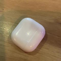 Earpods White, como reportado por MEININGER Hotel Köln West utilizando o iLost