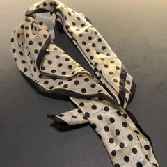 Šátek, jak nahlášeno Van der Valk Hotel Houten pomocí iLost