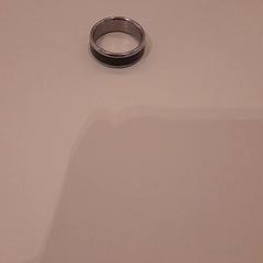 Anel Zwart, segundo informou Van der Valk Hotel Schiphol usando iLost