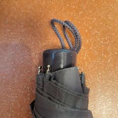 مظلة قابلة للطي gris، كما تم الإبلاغ عنه بواسطة TCL عبر iLost