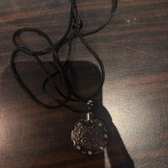 Collar con encanto met bedel, ha sido reportado por Van der Valk Rotterdam Blijdorp con iLost