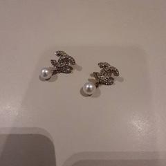 Boucles d'oreilles, a été signalé par Van der Valk Hotel Schiphol utilisant iLost
